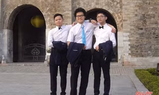 Phạm Đức Thắng (bên trái) tự tin trước kỳ thi Tin học châu Á năm 2018