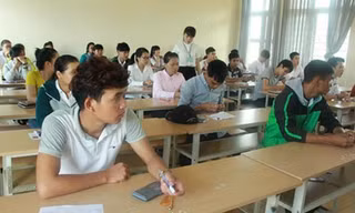 Thi môn đầu tiên an toàn, nghiêm túc.