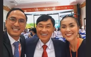 Showbiz 30/7: Hà Tăng lần đầu đăng ảnh cùng bố chồng và chia sẻ bất ngờ