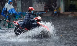Bão số 14 suy yếu, Trung Bộ, Nam Bộ đón mưa lớn