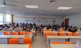 Sinh viên Hà Nội ngày đầu trở lại giảng đường: "Hồ hởi nhưng cũng hồi hộp"