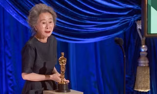 Youn Yuh Jung làm nên lịch sử khi giành giải Oscar 'Nữ diễn viên phụ xuất sắc nhất'