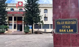 Một thẩm phán bị bắt về hành vi môi giới hối lộ 