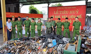 Nam Định: Tiêu hủy nhiều vũ khí, vật liệu nổ, công cụ hỗ trợ