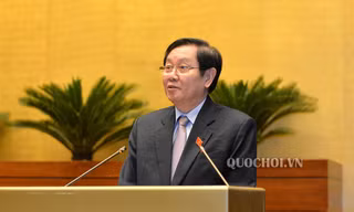 Bộ trưởng Lê Vĩnh Tân trả lời chất vấn tại Quốc hội. ảnh: quochoi.vn