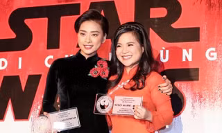 Kelly Marie Tran (phải_ và Ngô Thanh Vân đóng vai chị em trong “Star Wars: The Last Jedi”.
