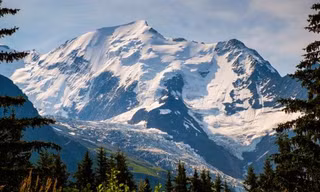 Ngọn núi Mont Blanc trên dãy Alps của Pháp. Ảnh: Alamy