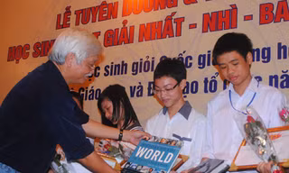 Vinh danh học sinh giỏi Lịch sử