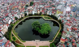 Bay trên những hồ tự nhiên đẹp nhất Hà Nội