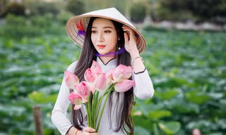 Tinh khôi nhan sắc Hoa khôi iMiss 2017 cuốn hút bên hồ sen