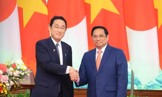 Thủ tướng Phạm Minh Chính và Thủ tướng Nhật Bản Kishida Fumio tại cuộc họp báo chung. (Ảnh: Trọng Tài)
