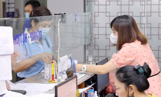Cần sớm cải cách chính sách khu vực công, đặc biệt là về vị trí việc làm và chính sách tiền lương để giữ chân công chức, viên chức Ảnh minh họa: Mạnh Thắng