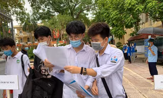 Nhiều thí sinh miền Bắc thở phào khi đề thi tiếng Anh Tốt nghiệp THPT 2021 đợt 1 vừa sức