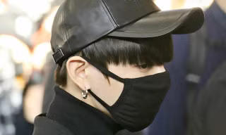Scandal bủa vây Jungkook BTS: Từ nghi vấn hẹn hò gái lạ, tai nạn xe hơi đến “Itaewon“