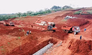 Hiện trường san gạt, phân lô đất nông nghiệp ở TP Bảo Lộc 