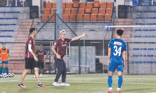 Sức ép ngàn cân với ông Troussier 