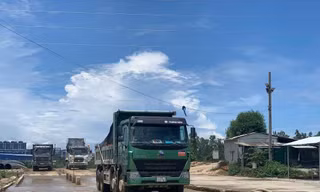 Sẽ đặt trạm cân tải trọng ở các điểm chở đất, đá của dự án mở rộng Nhà máy thép Hòa Phát.