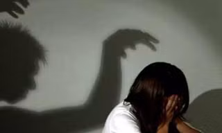 Phẫn nộ vụ bé trai bị ông hàng xóm dâm ô suốt một năm 