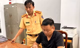 Tổng giám đốc công ty bất động sản trốn truy nã bị bắt trên xe khách