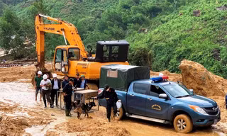 Đưa chó nghiệp vụ vào khu sạt lở thủy điện ở Quảng Ngãi tìm kỹ sư mất tích