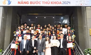 Cô gái người Mường đạt học bổng Nâng bước thủ khoa: Nghèo khó chưa bao giờ là lý do để từ bỏ ước mơ