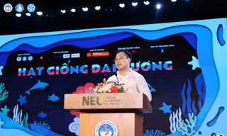 Gala vinh danh sinh viên 5 tốt 2022: Rực cháy khao khát tuổi xuân ĐH Kinh tế Quốc dân