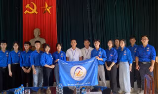 Nhóm sinh viên Đại học Bách Khoa Hà Nội dành trọn mùa Hè để tham gia chiến dịch tình nguyện xanh