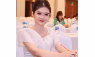 Nữ MC tài năng là sinh viên tiêu biểu: 'Ở bên cạnh những người giỏi, bản thân sẽ trở nên ưu tú hơn'