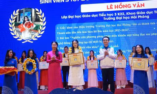 Nữ sinh Sư phạm tài năng chinh phục danh hiệu Sinh viên 5 tốt cấp Trung ương cùng niềm đam mê nghiên cứu khoa học