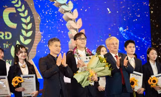 Nguyễn Tấn Phong - sinh viên xuất sắc nhất Trường Đại học Xây dựng Hà Nội 2024 nhận thưởng 150 triệu đồng