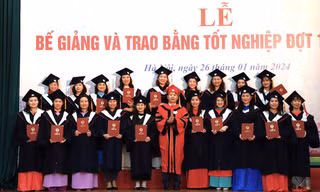 Học viện Phụ nữ Việt Nam trao bằng tốt nghiệp cho hơn 300 tân thạc sĩ, cử nhân