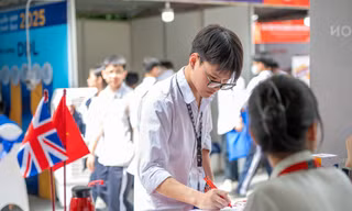 Học bổng khuyến khích nữ sinh theo đuổi Khoa học Công nghệ từ Trường Đại học Anh quốc Việt Nam
