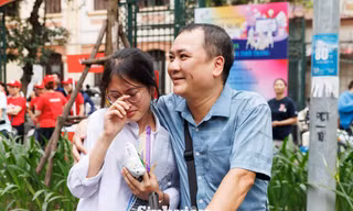 Sĩ tử bật khóc vì đề Toán, phụ huynh lo lắng khôn nguôi