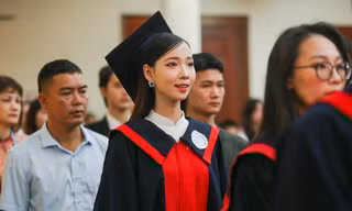 Học viện Phụ nữ Việt Nam trao bằng tốt nghiệp đợt 2 cho 209 sinh viên, học viên