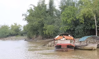 Bao nhiêu năm rồi, Hồng Lam vẫn thế, dù chỉ cách Vinh có vài trăm mét