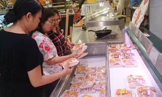 Giật mình gà Mỹ 20.000 đồng/kg tại siêu thị Việt