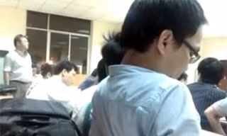Hình ảnh lớp học trong clip trò cãi thầy