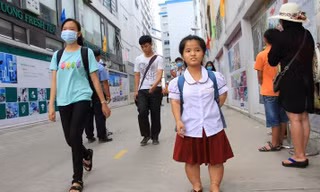 Thí sinh “tí hon” Trần Nguyễn Linda Hoàng Oanh tự tin đi thi.