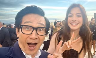 Chủ nhân tượng vàng Oscar Quan Kế Huy mê selfie tới nỗi quên mất mình cũng là ngôi sao