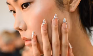 Cập nhật ngay những mẫu nail xinh yêu mới nhất này, các chị em của nhà Hoa ơi!