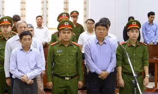 Ông Đinh La Thăng và các đồng phạm tại tòa.
