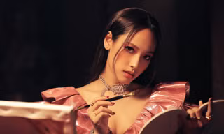 Tưởng là nữ chính ngôn tình, hóa ra CARA chỉ là “bóng đèn” trong MV mới