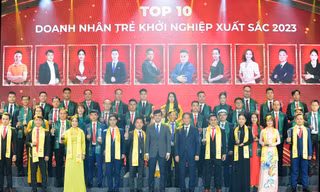 Chương trình bình chọn và trao danh hiệu Doanh nhân trẻ khởi nghiệp xuất sắc là một trong những hoạt động nổi bật của Hội Doanh nhân trẻ Việt Nam. Trong ảnh, lễ trao giải thưởng Doanh nhân trẻ khởi nghiệp xuất sắc năm 2023. Ảnh: Xuân Tùng