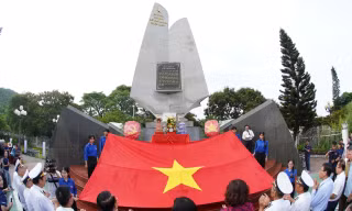 Phút tưởng niệm nơi khởi đầu Đường Hồ Chí Minh trên biển