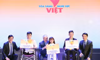 Tôn vinh 35 thanh niên khuyết tật 'tỏa sáng nghị lực Việt' đổi thay cuộc đời 