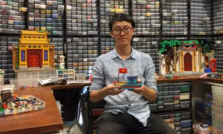 Hoang Dang và kho Lego tại nhà ở Hà Nội. Ảnh: Reuters