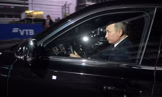 Tổng thống Nga Putin nói quan chức nhà nước nên sử dụng xe hơi nội địa
