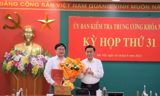 Triển khai quyết định của Bộ Chính trị, Ban Bí thư về công tác cán bộ