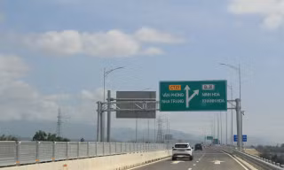 Phương tiện nào bị cấm đi trên các cao tốc vừa thông xe?