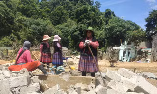 Người dân bản Tà Dê sinh hoạt trở lại.